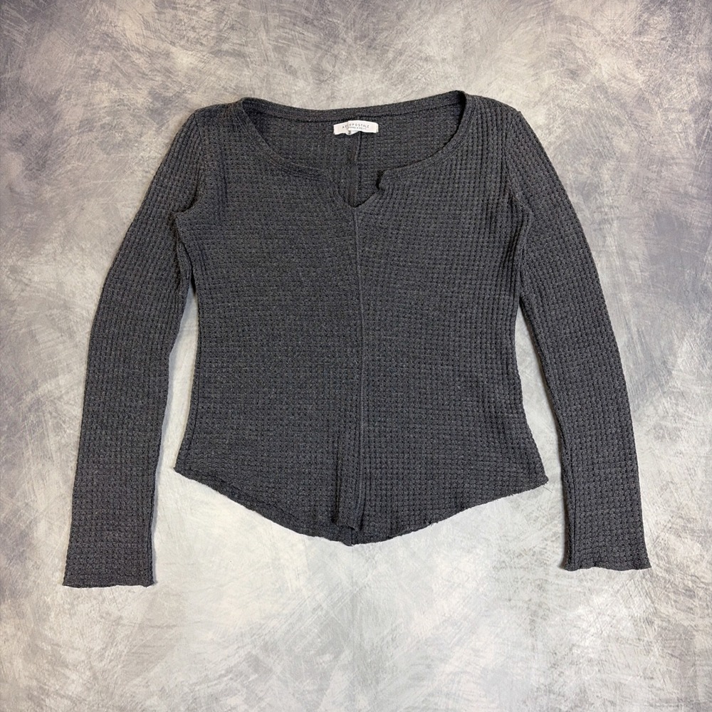 Aeropostale Waffle Knit Top Womens Small Gray Notch Neck Long Sleeve Curved Hem
